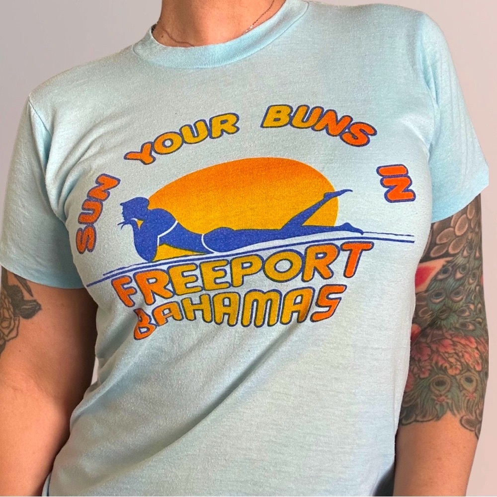 🔥SOLD🔥Vintage 80s Bahamas Souvenir Sun Your Buns Graphic Tee